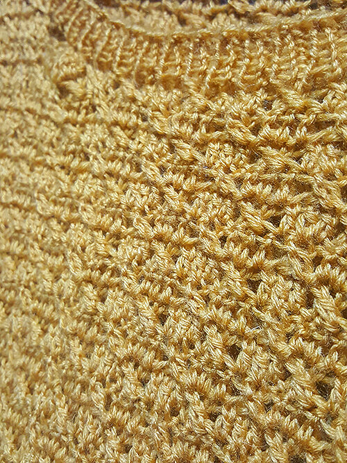かぎ針編みの模様編みセーター